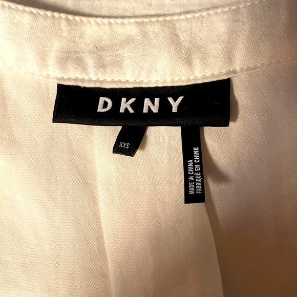 DKNY beautiful fresh blouse. Off white. A classic piece specially to travel with - Picture 7 of 9